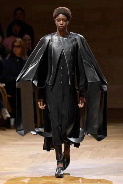 Look 25